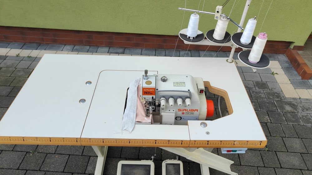 Maszyna krawiecka owerlok SIRUBA