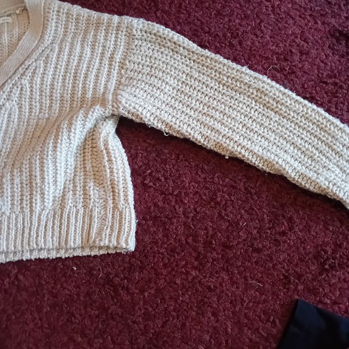 Sweter         .