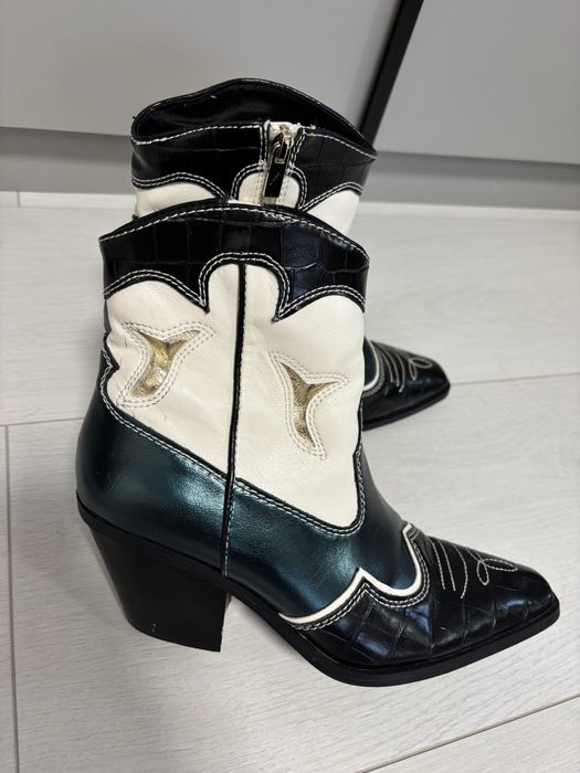 Козаки шкіряні жіночі Stradivarius р.40