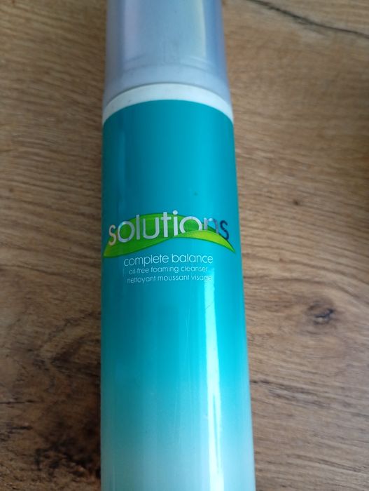 Avon nietłusta pianka myjąca do twarzy