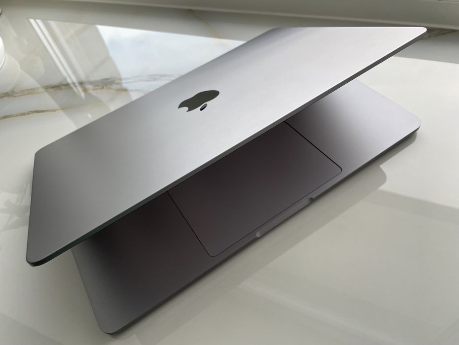 Apple MacBook Air M2 Space Gray (MLXW3LL/A)