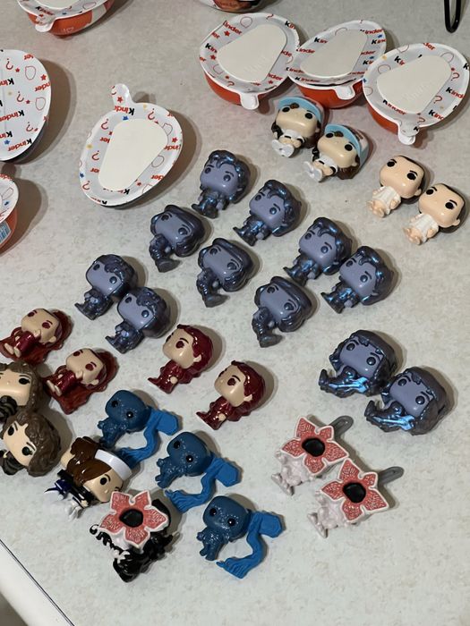 Продам фігурки Kinder joy (кіндер) stranger things (дивні Дива)