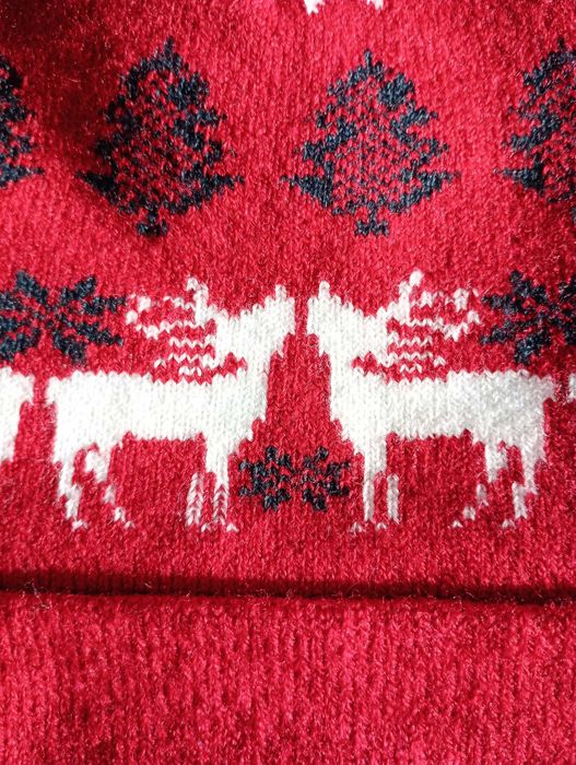 czapka czerwona wzorek świąteczny