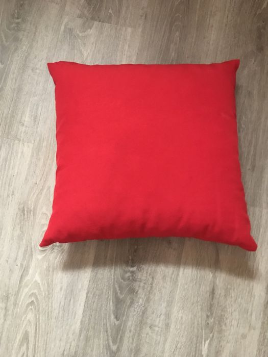 Vendo conjunto de tapetes com 2 almofadas iguais