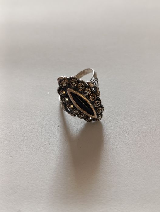 Antigo anel em prata com pedra ônix