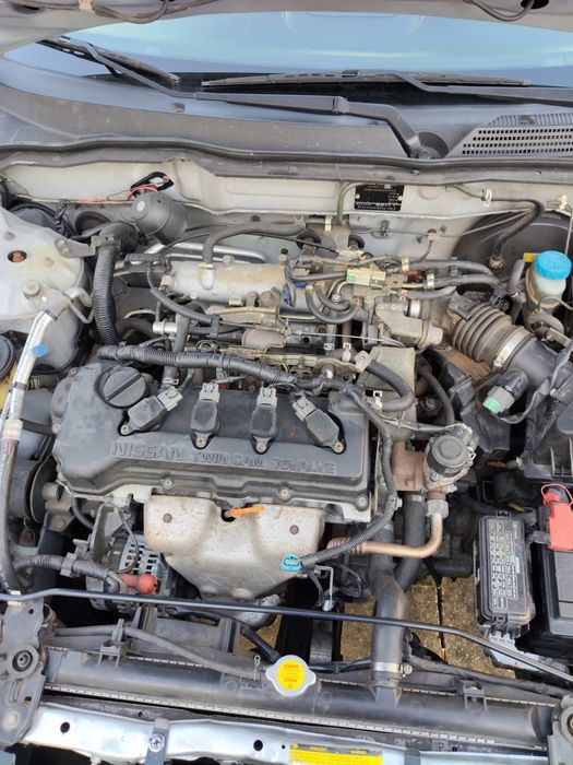 Vendo Nissan almera 1.5 gasolina 16 válvulas de 2002.