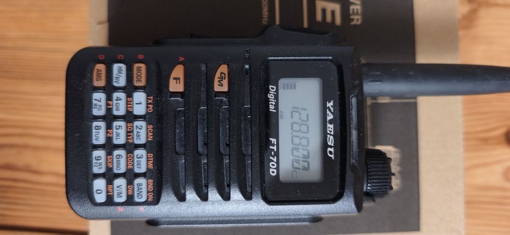 Radiotelefon Yasesu FT-70DR/DE