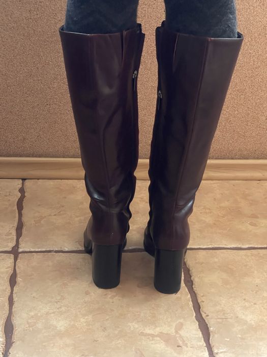 Чоботи жіночі бордові.