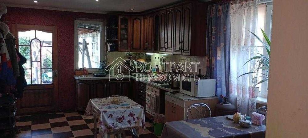Будинок з  ділянкою  для  бізнесу біля озера та бору продаж