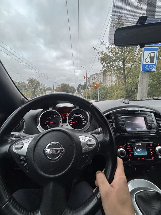 Ніссан жук 2011 рік