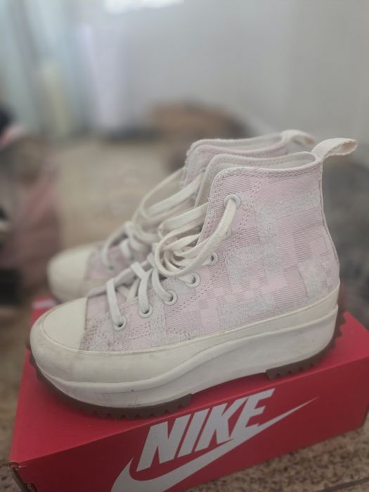 Converse na platformie