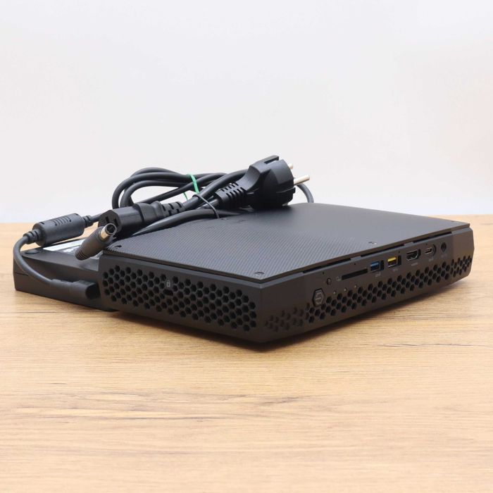 Komputer Gamingowy Intel NUC NUC8HN Intel i7-8705G 32Gb ram 1TB nvme
