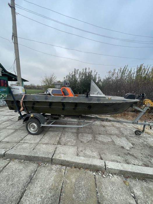 Продам лодку Крим з двигуном Honda 30 4х тактний