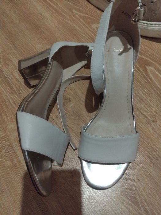 Сандалі , босоніжки Clarks 39 Розмір. 25.5см