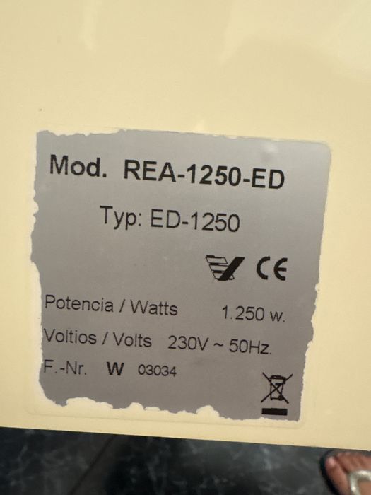 Aquecedor a óleo de parede com termoestato