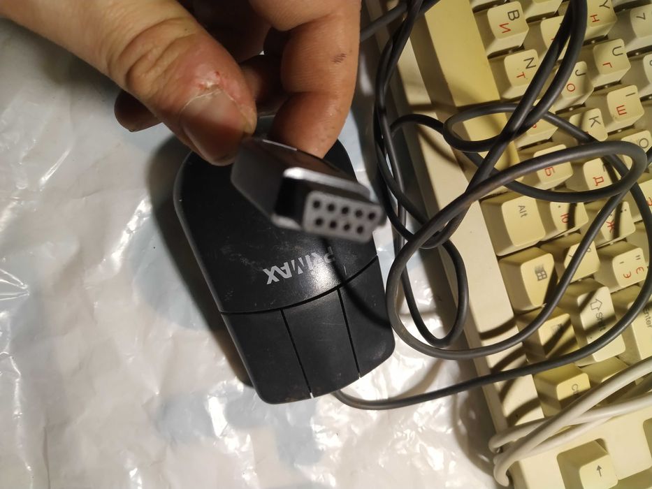 Клавіатура AT та COM мишка