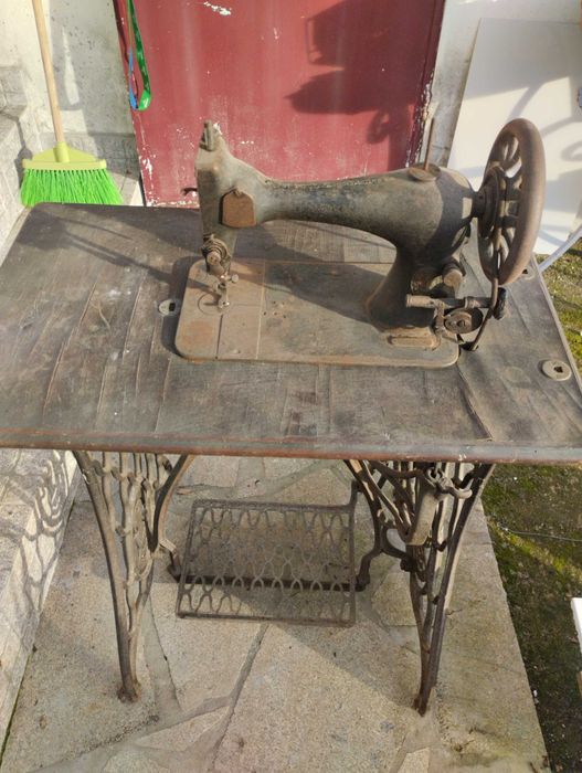 Máquina de Costura Singer Antiga