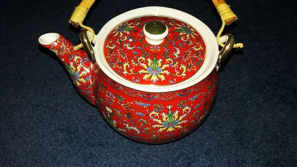 Conjunto de cha chinês - bule e 4 chávenas