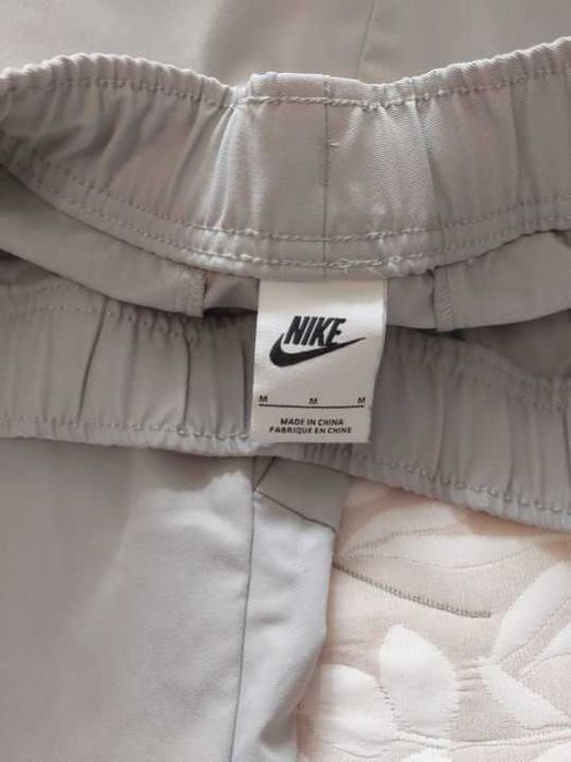 Spodnie dresowe Nike jasnoszare