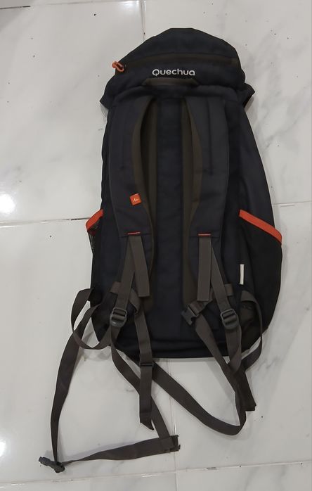 Mochila Quechua usada em bom estado