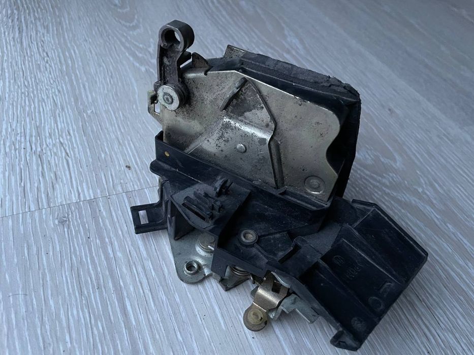 Замок двери багажника BMW E38 7-Series бмв Е34 Е38 механизм защелка