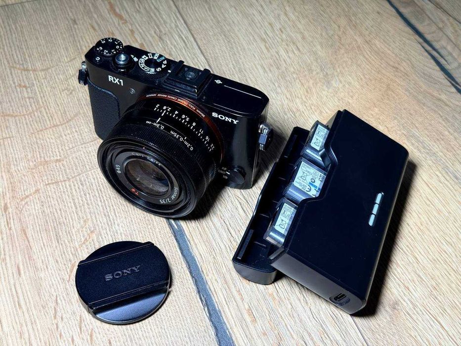 Sony Cyber-shot DSC-RX1 (компактний повний кадр)