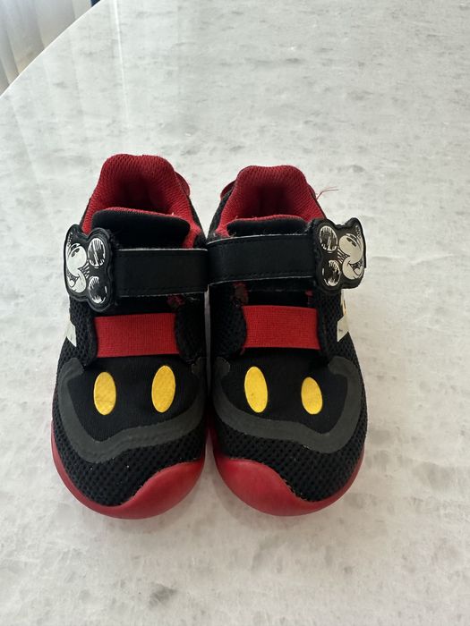 Дитячі кросівки Adidas в ідеалі 24 см