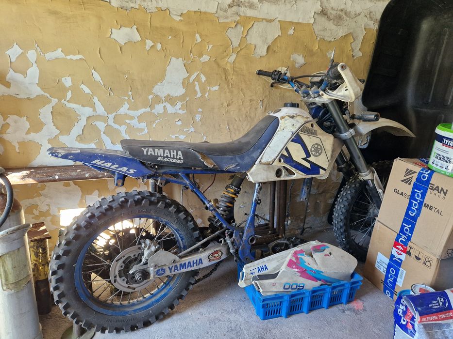 Yamaha TT 600 Belgrada niebieskie koła