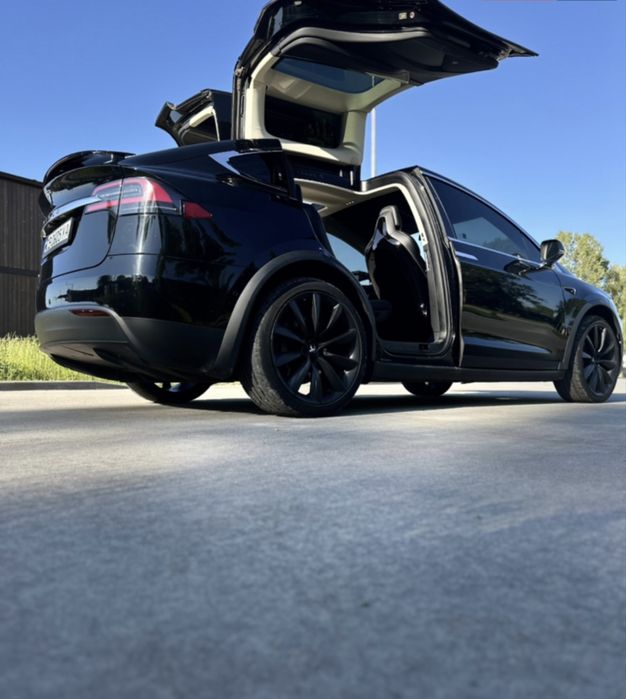 TESLA model X 2017