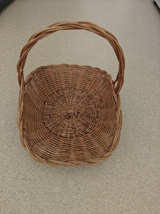 Kosz wiklinowy rozłożysty