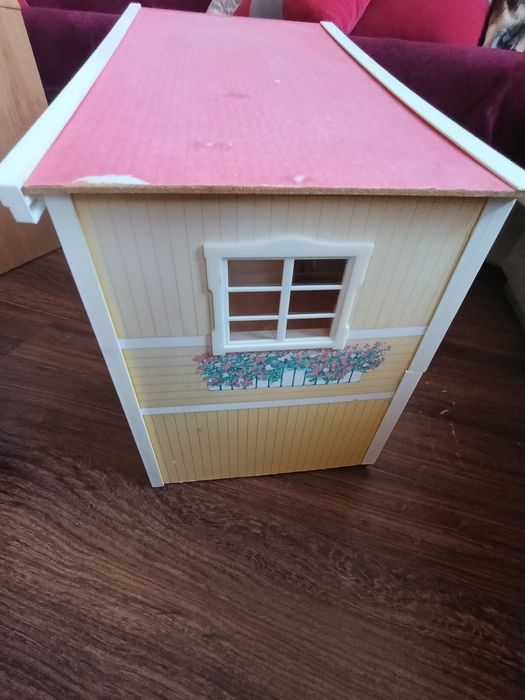 Domek dla lalek plus mebelki
