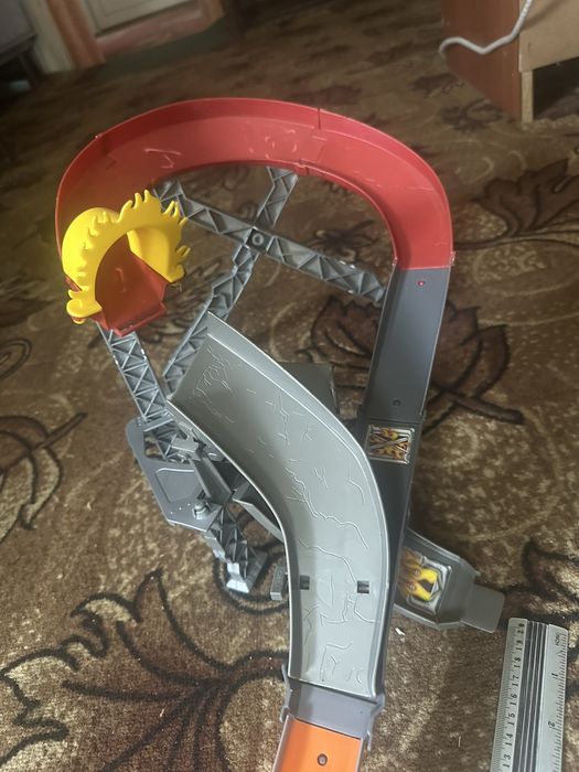 Великий ігровий набір Hot Wheels Track Builder Flame Stunt Pack (модель HMC04)