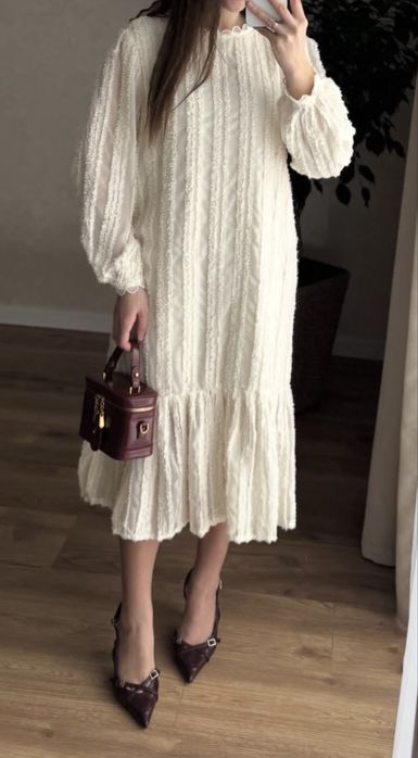 Святкова молочна  сукня