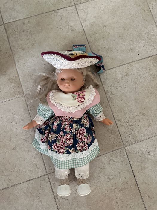Bonecas de porcelana bonitas e para coleção
