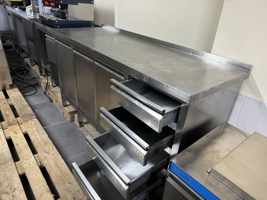 Bancada com deposito para pão etc  e gavetas / escaparate inox
