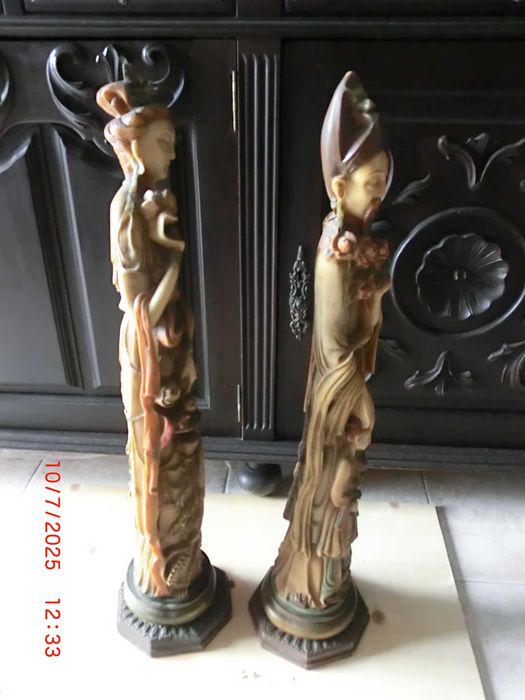 2 Marble Statuettes.428572938423521281