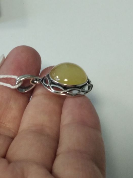 Srebrny wisiorek z mlecznym bursztynem srebro 925