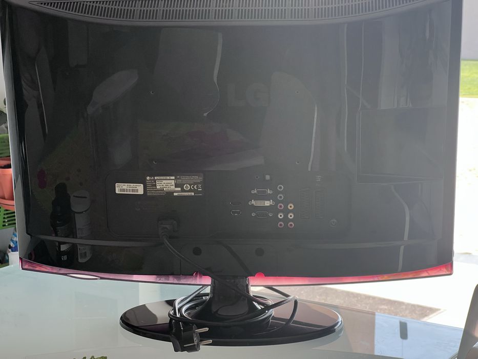 Televisão LG Flatron M2762DL