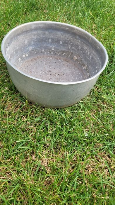 Stary cynkowy garnek