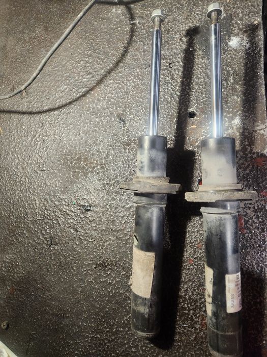 Амортизатори перід Audi Q5 2018 рік