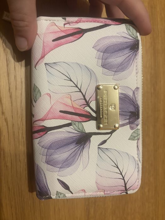 Sprzedam portfel w kwiaty Peterson