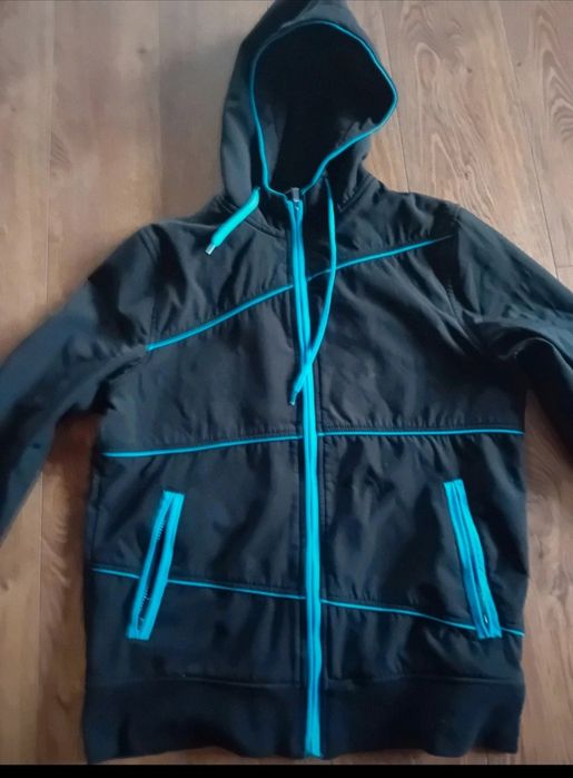 Bluza czarna z niebieskim kaptur