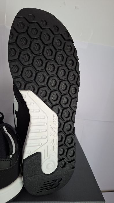 Sneakersy New Balance czarne w rozmiarze 41.5