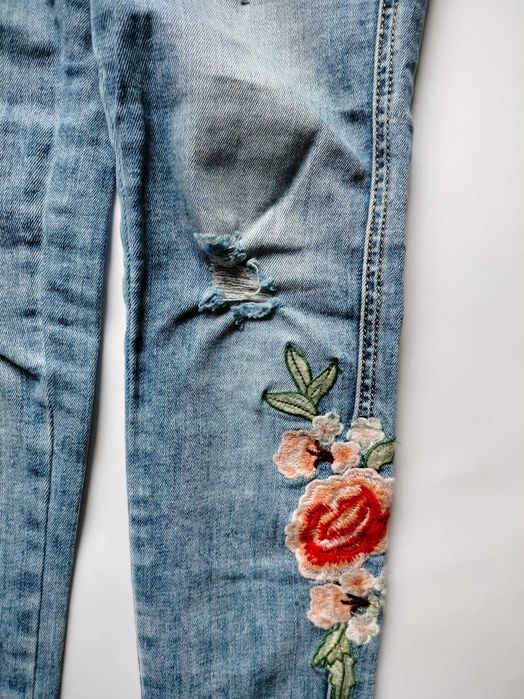 Jeansy spodnie haftowane XS 34 Toxik rozdarcia przetarcia