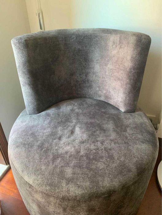 Cadeirao cinzento redondo