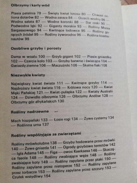 Książka : ,, Dziwny świat roślin "