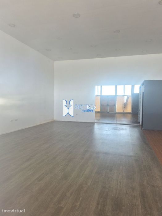 Loja Com 120 M2, Para Arrendar No Open Center, Adães – Barcelos