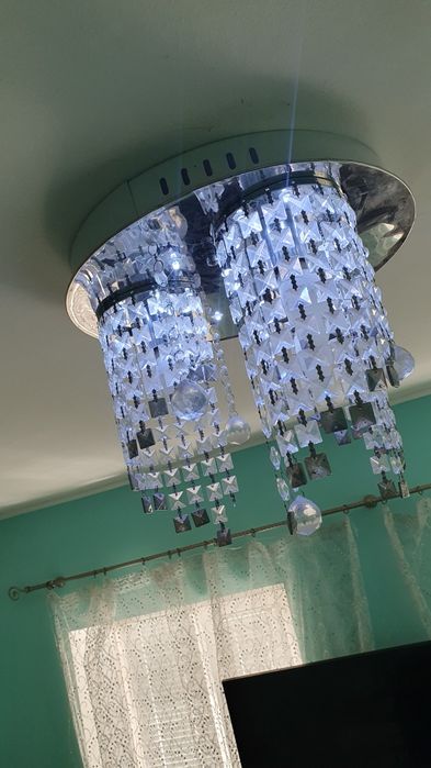 Продам люстру в гарному стані