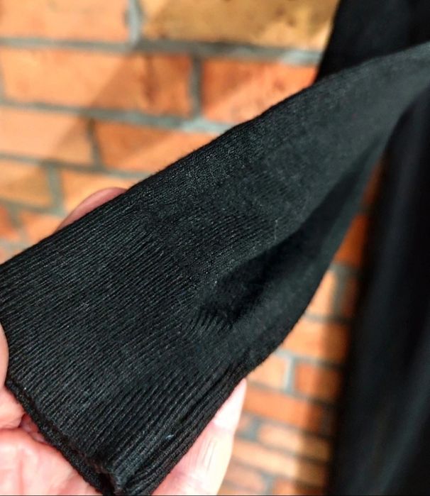 Czarna sukienka swetrowa