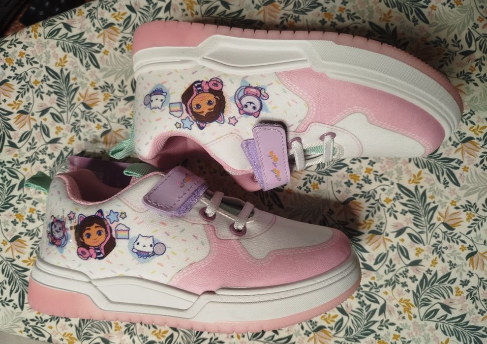 Buty dla dziewczynki Domek Gabi ze świecąca podeszwą rozmiar 26 Nowe